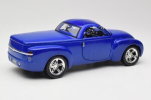 Chevrolet SSR Concept Blue Maisto 1:18 531612 Diecast — photo 3 of 8