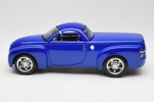 Chevrolet SSR Concept Blue Maisto 1:18 531612 Diecast — photo 4 of 8