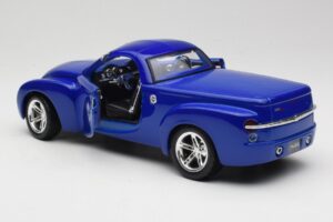 Chevrolet SSR Concept Blue Maisto 1:18 531612 Diecast — photo 5 of 8