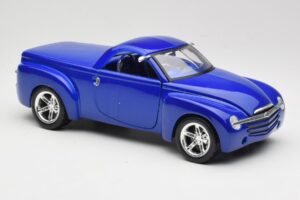 Chevrolet SSR Concept Blue Maisto 1:18 531612 Diecast — photo 6 of 8