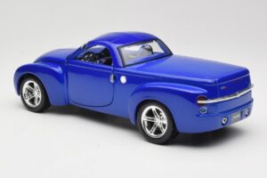 Chevrolet SSR Concept Blue Maisto 1:18 531612 Diecast — photo 7 of 8