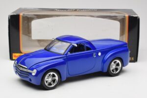 Chevrolet SSR Concept Blue Maisto 1:18 531612 Diecast — photo 8 of 8
