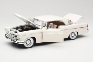Chrysler 300B White Maisto 1:18 531897 Diecast — photo 2 of 8