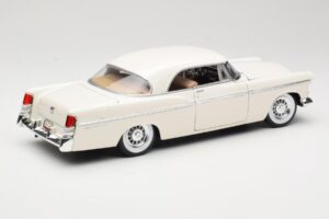 Chrysler 300B White Maisto 1:18 531897 Diecast — photo 3 of 8