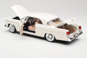 Chrysler 300B White Maisto 1:18 531897 Diecast — photo 5 of 8