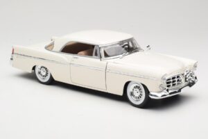 Chrysler 300B White Maisto 1:18 531897 Diecast — photo 6 of 8