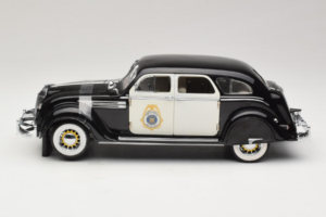 Chrysler Airflow Police Car Signature Models 1:18 CCSM01 Diecast — photo 3 of 6