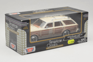 Chrysler LeBaron Town & Country Beige Motormax 1:24 MM7331BG Diecast — photo 2 of 3