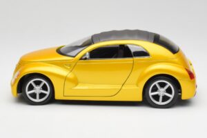 Chrysler Pronto Cruizer Gold Maisto 1:18 37800 Diecast — photo 4 of 8