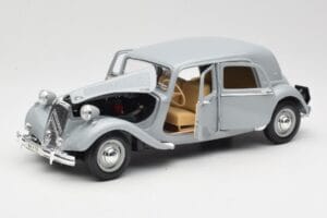Citroen 15CV 6 Cyl Grey Maisto 1:18 50313 Diecast — photo 2 of 8