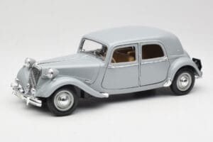 Citroen 15CV 6 Cyl Grey Maisto 1:18 50313 Diecast