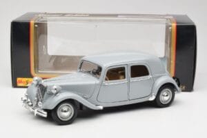 Citroen 15CV 6 Cyl Grey Maisto 1:18 50313 Diecast — photo 8 of 8