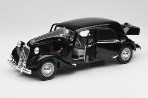 Citroen 15CV 6 Cyl Black Maisto 1:18 31821 Diecast — photo 2 of 8