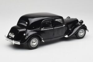Citroen 15CV 6 Cyl Black Maisto 1:18 31821 Diecast — photo 3 of 8