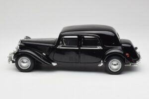 Citroen 15CV 6 Cyl Black Maisto 1:18 31821 Diecast — photo 4 of 8
