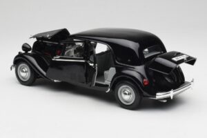Citroen 15CV 6 Cyl Black Maisto 1:18 31821 Diecast — photo 5 of 8