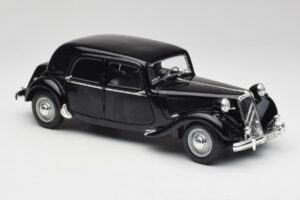 Citroen 15CV 6 Cyl Black Maisto 1:18 31821 Diecast — photo 6 of 8