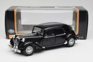 Citroen 15CV 6 Cyl Black Maisto 1:18 31821 Diecast — photo 8 of 8