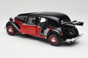 Citroen 15CV 6 Cyl Black & Red Valmy Maisto 1:18 56009 Diecast — photo 5 of 8