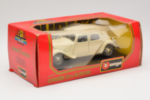 Citroen 15CV Traction Avant Beige Bburago 1:24 1501-B1 Diecast — photo 2 of 3