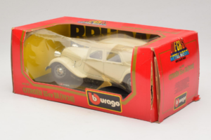 Citroen 15CV Traction Avant Beige Bburago 1:24 1501-B1 Diecast — photo 3 of 3