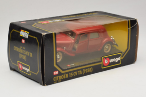 Citroen 15CV TA Red Bburago 1:24 1501 Diecast — photo 2 of 3
