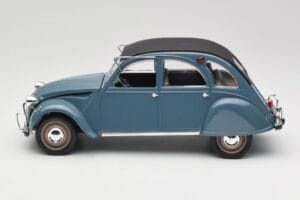 Citroen 2CV Bleu Nuit Solido 1:18 8028 Diecast — photo 3 of 6