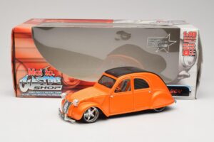 Citroen 2CV Orange Maisto 1:18 31321 Diecast — photo 8 of 8