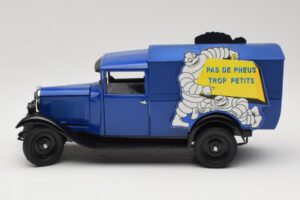 Citroen C4 F Pas de Pneus Trop Petit Blue Solido 1:18 151235-00 Diecast — photo 4 of 8
