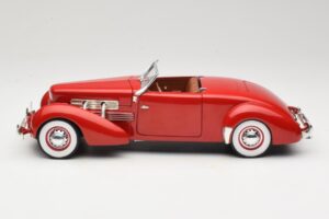 Cord 812 Convertible Red American Muscle 1:18 32158 Diecast — photo 4 of 8