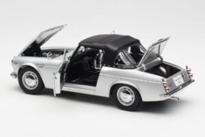 Datsun Fairlady 2000 SR311 Roadster Silver AUTOart 1:18 77432 Diecast — photo 5 of 8