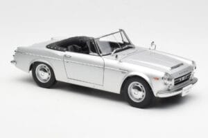 Datsun Fairlady 2000 SR311 Roadster Silver AUTOart 1:18 77432 Diecast — photo 6 of 8