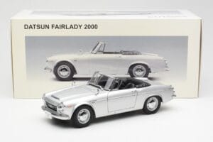 Datsun Fairlady 2000 SR311 Roadster Silver AUTOart 1:18 77432 Diecast — photo 8 of 8