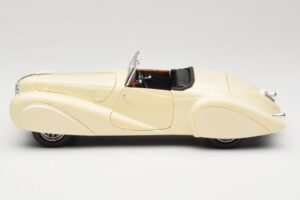 Delahaye Cabriolet Cream Guiloy 1:18 68580 Diecast — photo 4 of 8