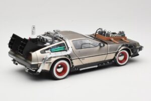 DeLorean DMC-12 Back to the Future Part III Sun Star 1:18 2712 Diecast — photo 3 of 8