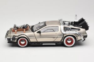 DeLorean DMC-12 Back to the Future Part III Sun Star 1:18 2712 Diecast — photo 4 of 8