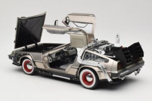 DeLorean DMC-12 Back to the Future Part III Sun Star 1:18 2712 Diecast — photo 5 of 8