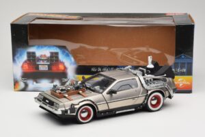 DeLorean DMC-12 Back to the Future Part III Sun Star 1:18 2712 Diecast — photo 8 of 8