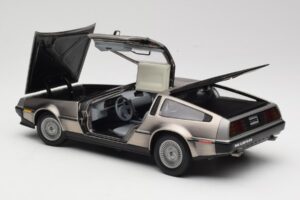 DeLorean DMC-12 LK Silver Sun Star 1:18 2701 Diecast — photo 5 of 8