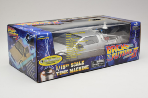 DeLorean DMC-12 Time Machine Back to the Future II Diamond 1:15 210123 Diecast — photo 2 of 3