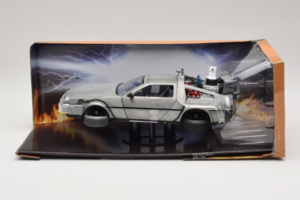 DeLorean DMC-12 Time Machine Back to the Future II Jada 1:24 253255021 Diecast — photo 2 of 2