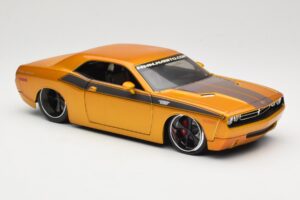 Dodge Challenger Concept Gold Maisto 1:18 31320 Diecast — photo 6 of 8