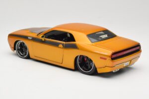 Dodge Challenger Concept Gold Maisto 1:18 31320 Diecast — photo 7 of 8