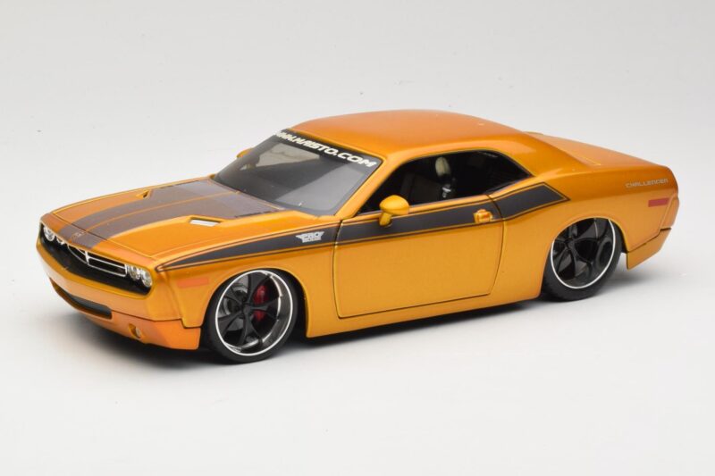 Dodge Challenger Concept Gold Maisto 1:18 31320 Diecast