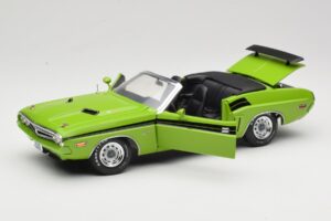 Dodge Challenger Convertible Green Greenlight 1:18 12803-06G Diecast — photo 2 of 8