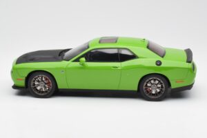 Dodge Challenger SRT Hellcat Green GT Spirit 1:18 GT168 Resin — photo 3 of 6