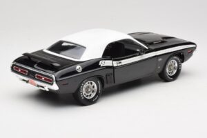 Dodge Challenger R/T Black & White ERTL 1:18 36549 Diecast — photo 3 of 8