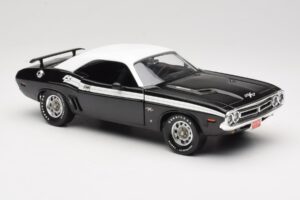 Dodge Challenger R/T Black & White ERTL 1:18 36549 Diecast — photo 6 of 8