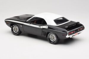 Dodge Challenger R/T Black & White ERTL 1:18 36549 Diecast — photo 7 of 8