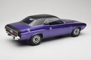 Dodge Challenger R/T Plum Crazy Otto 1:12 G083 Resin — photo 2 of 6